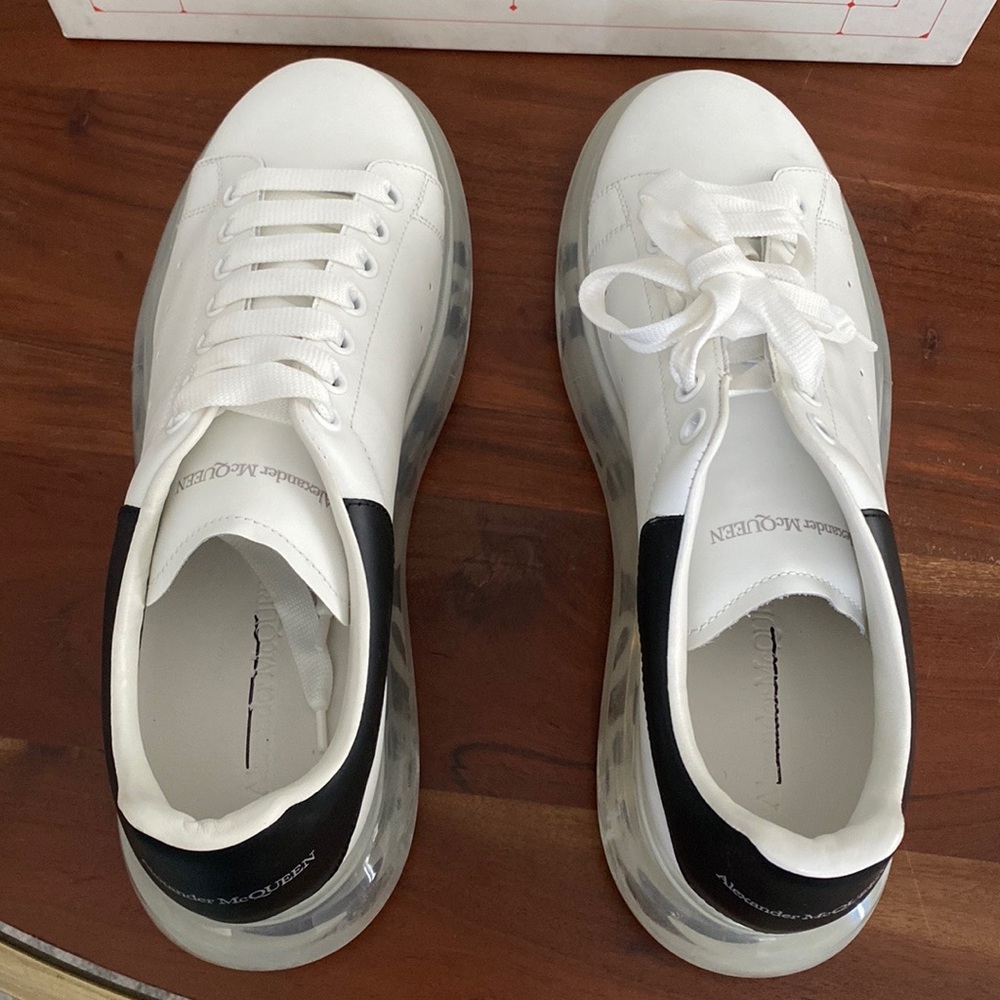 NEW‼️ Alexander McQueen - Picture 4 of 9